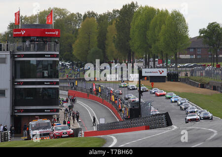 Longfield, Regno Unito. 05 Maggio, 2019. La griglia costituisce per la partenza di Gara 2 di Blancpain GT World Challenge Europa a Brands Hatch, Longfield, in Inghilterra il 5 maggio 2019. Foto di Jurek Biegus. Solo uso editoriale, è richiesta una licenza per uso commerciale. Nessun uso in scommesse, giochi o un singolo giocatore/club/league pubblicazioni. Credit: UK Sports Pics Ltd/Alamy Live News Foto Stock