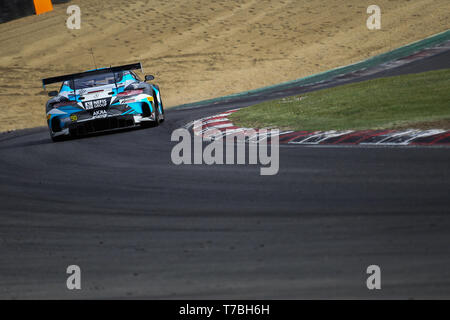 Longfield, Regno Unito. 05 Maggio, 2019. Akka Team ASP la Mercedes-AMG GT3 con i driver di Timur Bogulavskiy & Fabian Schiller durante gara 2 del Blancpain GT World Challenge Europa a Brands Hatch, Longfield, in Inghilterra il 5 maggio 2019. Foto di Jurek Biegus. Solo uso editoriale, è richiesta una licenza per uso commerciale. Nessun uso in scommesse, giochi o un singolo giocatore/club/league pubblicazioni. Credit: UK Sports Pics Ltd/Alamy Live News Foto Stock