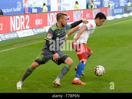 Amburgo, Deutschland. 04 Maggio, 2019. Da sinistra a destra: Thomas Pledl (IN), Hee-Chan HWANG (HH), duelli, azione, calcio 2. Bundesliga, XXXII Giornata, Hamburg Amburgo Amburgo (HH) - FC Ingolstadt 04 (A) 0: 3, am 04.05.2019 in Hamburg/Germania. € | Utilizzo di credito in tutto il mondo: dpa/Alamy Live News Foto Stock