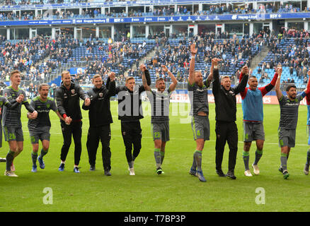 Amburgo, Deutschland. 04 Maggio, 2019. Ingolstadt celebra la vittoria dopo il gioco, giubilo, allegria, gioia, vittoria, felice, successo, calcio 2. Bundesliga, XXXII Giornata, Hamburg Amburgo Amburgo (HH) Amburgo - FC Ingolstadt 04 (A) 0: 3, a 04.05. 2019 ad Amburgo/Germania. € | Utilizzo di credito in tutto il mondo: dpa/Alamy Live News Foto Stock