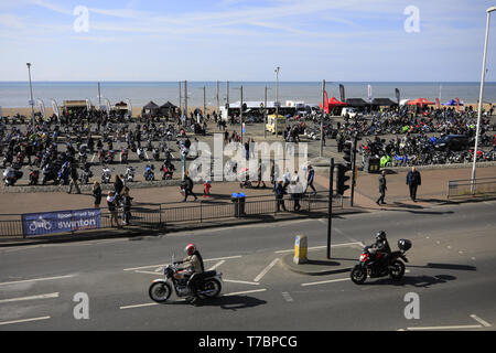 Hastings, Regno Unito. Il 6 maggio, 2019. Regno Unito meteo. Bikers girare fuori in grandi numeri per la loro annuale Giornata può eseguire in Hastings, East Sussex, Regno Unito. Credito: Ed Brown/Alamy Live News Foto Stock