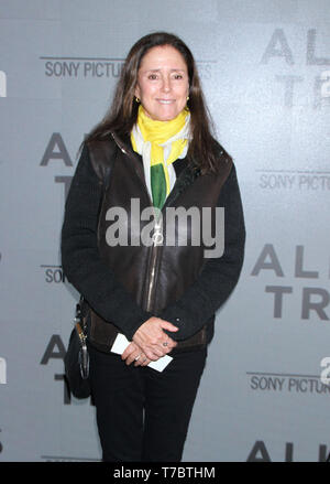 New York, NY, STATI UNITI D'AMERICA. Il 5 maggio, 2019. Julie Taymor alla premiere di tutti è vero in SAG AFTRA Foundation: Robin Williams Center a New York City il 05 maggio 2019. Credito: Rw/media/punzone Alamy Live News Foto Stock