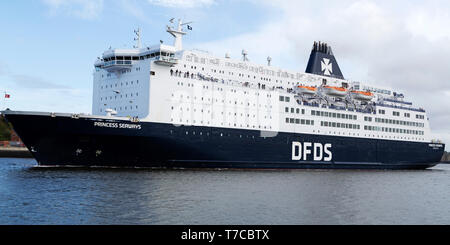 La Principessa Seaways DFDS traghetto sul Fiume Tyne dopo la partenza da Newcastle nel nord-est dell'Inghilterra. Il traghetto viaggia sulla rotta tra Newcast Foto Stock