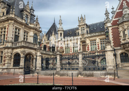 Editoriale: FECAMP, SEINE-Maritime, Francia, 16 settembre 2018 - l'entrata dell'abbazia benedettina con la gate e la corte di ingresso Foto Stock