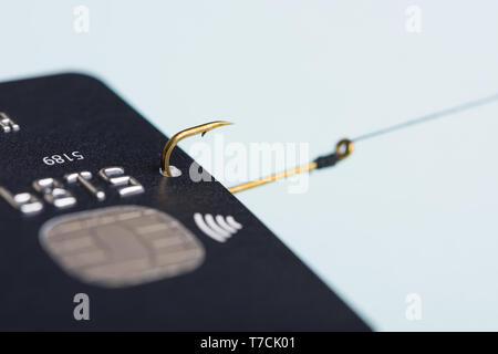 Carta di credito sul gancio di pesca di frode perdita dati denaro rubando il concetto di phishing Foto Stock