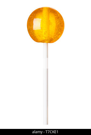 Grande e luminosa arancione cerchio trasparente lollipop sul bastone di plastica isolati su sfondo bianco Foto Stock