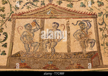 Vinificazione - il processo romano per fare il vino - dettaglio del deambulatorio mosaici del Mausoleo di Santa Costanza (inizio l'arte cristiana - 4° c AD) Foto Stock