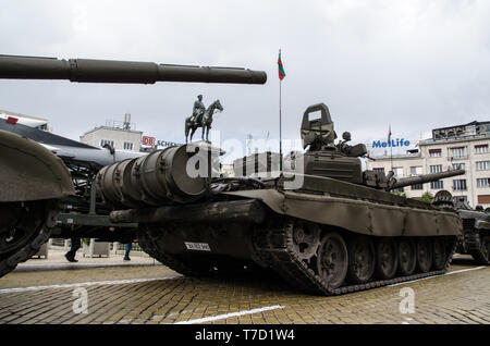 Sofia, Bulgaria - Maggio, 06, 2019: St. George's Day - La tradizionale parata militare a Sofia, in Bulgaria il 6 di maggio - Il giorno del coraggio. Monumento di Al Foto Stock