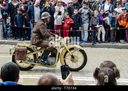 Sofia, Bulgaria - Maggio, 06, 2019: St. George's Day - La tradizionale parata militare a Sofia, in Bulgaria il 6 di maggio - Il giorno del coraggio. Retrò show - mo Foto Stock