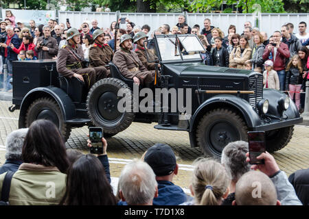 Sofia, Bulgaria - Maggio, 06, 2019: St. George's Day - La tradizionale parata militare a Sofia, in Bulgaria il 6 di maggio - Il giorno del coraggio. Retrò show - ol Foto Stock