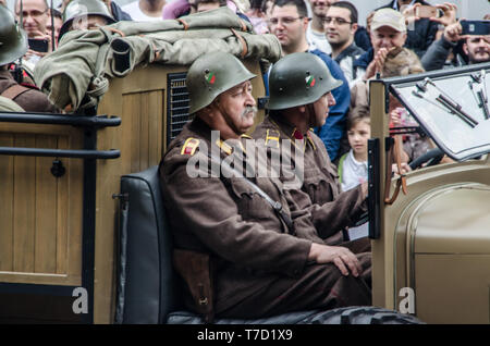 Sofia, Bulgaria - Maggio, 06, 2019: St. George's Day - La tradizionale parata militare a Sofia, in Bulgaria il 6 di maggio - Il giorno del coraggio. Retrò show - ol Foto Stock