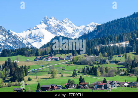 Impressionante panorama delle Alpi dell'Algovia vicino a Oberstdorf Foto Stock