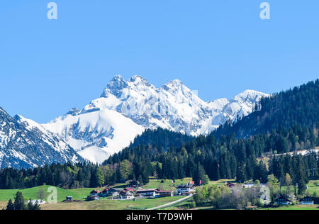 Impressionante panorama delle Alpi dell'Algovia vicino a Oberstdorf Foto Stock