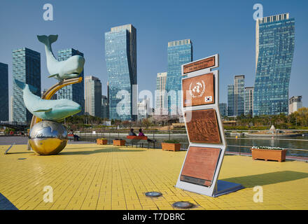 Central Park in Songdo International Business District con grattacielo nel retro, Incheon City, Corea del Sud Foto Stock