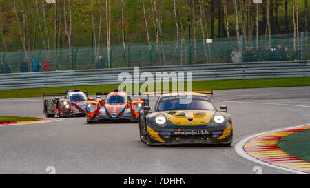 Progetto Team 1 Porsche 911 conduce attraverso Les Combes chicane. WEC Totale 6 Ore di Spa-Francorchamps 2019 Foto Stock