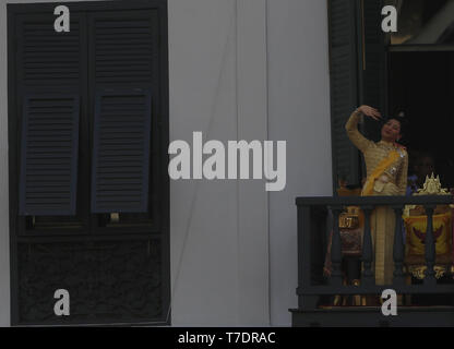 Bangkok, Tailandia. Il 6 maggio, 2019. Thailandia del Princess Sirivannavari Nariratana appaiono sul balcone della Suddhaisavarya Prasad hall del Grand Palace durante una udienza pubblica l'ultimo giorno del Re Tailandese Maha Vajiralongkorn, Bodindradebayavarangkun royal incoronazione a Bangkok. Credito: Chaiwat Subprasom SOPA/images/ZUMA filo/Alamy Live News Foto Stock