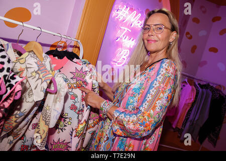 Berlino, Deutschland. 06 Maggio, 2019. 06.05.2019, Berlin: Natascha Ochsenknecht presenta la sua nuova collezione denominata "Natascha ama Neon' in Madame Tussauds. | Utilizzo di credito in tutto il mondo: dpa/Alamy Live News Foto Stock