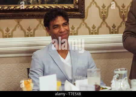 Il liberale Nazionale Club, Whitehall, Londra, Regno Unito. 07 Maggio 2019.CarlosAcosta. Ballerina Carlos Acosta CBE destinatario di critici' Circle Award 2018 per i servizi per le arti. Credito: Peter Hogan/Alamy Live News Foto Stock