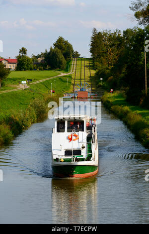 Nave Ostroda, Jelenie, Elblag-Ostroda Canal, Warmia Masuria - Polonia Foto Stock