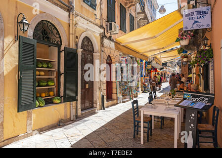 Taverne, ristorante, negozi di souvenir, centro storico, Corfu','isola di Corfu, Isole Ionie, Grecia Foto Stock