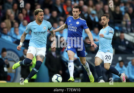 Il Leicester City è ben Chilwell (centro) e il Manchester City è Kyle Walker (sinistra) e Bernardo Silva battaglia per la palla durante il match di Premier League al Etihad Stadium e Manchester. Foto Stock