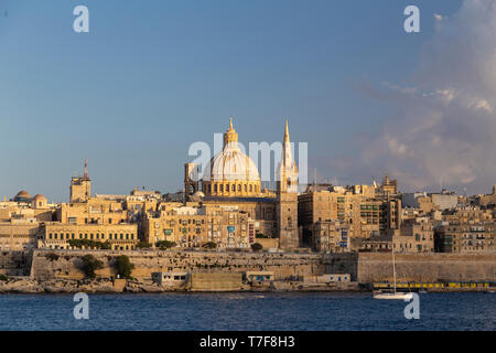 Malta, Malta, La Valletta, vista sulla Città Vecchia con la Co-Cattedrale di San Giovanni Foto Stock