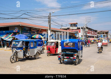 Vita quotidiana al Mercado Modelo in Puerto Maldonado, bacino amazzonico, Perù Foto Stock