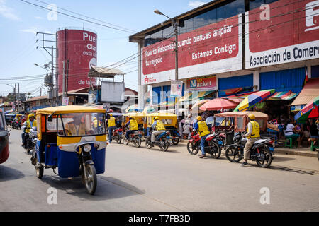 Stazione di Mototaxi al Mercado Modelo in Puerto Maldonado, bacino amazzonico, Perù Foto Stock