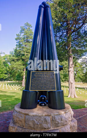 Un memoriale di 32 palle di cannone segna il punto in cui gen. Ulysses S. Grant ha fatto il suo quartier generale a Sciloh National Military Park a Sciloh, nel Tennessee. Foto Stock