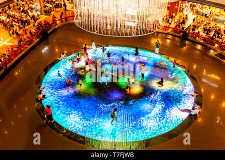 Digital Light Canvas (Installazione digitale), il Shoppes, Marina Bay Sands, Singapore, Sud-est asiatico Foto Stock