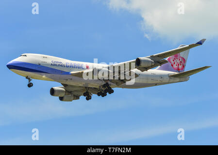 Singapore - Mar 27, 2019. B-18719 China Airlines Cargo Boeing 747-400F in atterraggio a Changi Airport (SIN). Foto Stock