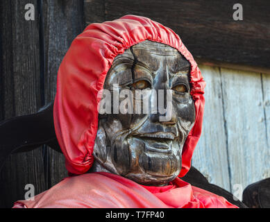 Binzuru antica statua in legno in Daibutsu-den Tempio di Todai-ji di Nara, Giappone. Foto Stock