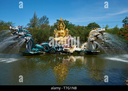 Il Bodhisattva Avalokitesavara fontana della città antica theme park vicino a Bangkok, Thailandia. Foto Stock