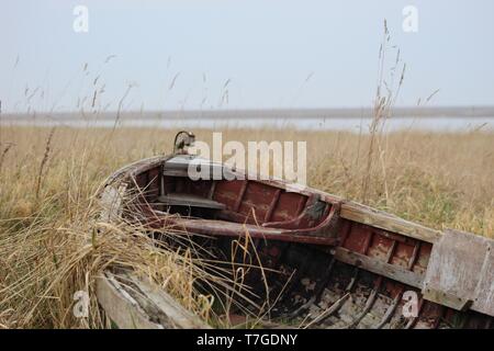 Abbandonata in barca a Aberlady Bay, Scozia Foto Stock