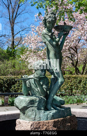 La Burnett fontana nel giardino, Central Park, Upper Manhattan, New York City, Stati Uniti d'America Foto Stock