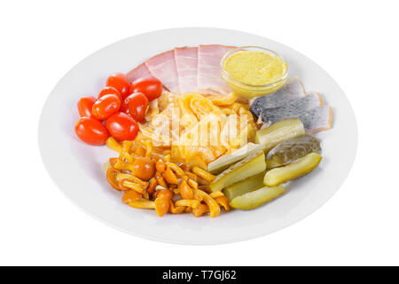 Antipasto freddo prima di alcool, cibo crauti, cetrioli sottaceto, pomodori ciliegini, salate, funghi, miele agarics, strutto, aringa, senape su piastra, Foto Stock