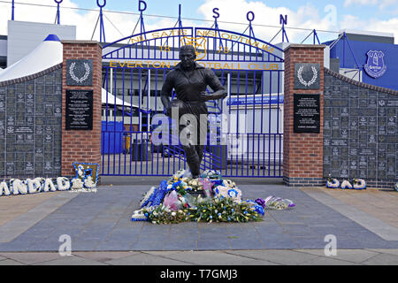 Dixie Dean statua fuori Everton Calcio Club di Goodison Park Terra 2019 Foto Stock
