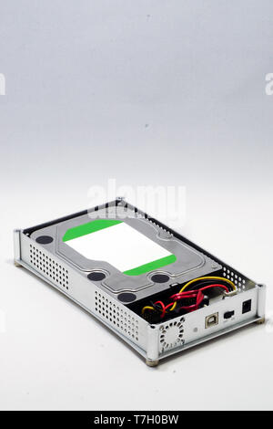 Hdd esterno unità bianco su sfondo isolato Foto Stock