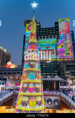 Banqiao, 19 dic: vista notturna della decorazione di Natale di fronte al Municipio sul dicembre 19, 2018 a Banqiao, Nuova Citta' di Taipei, Taiwan Foto Stock