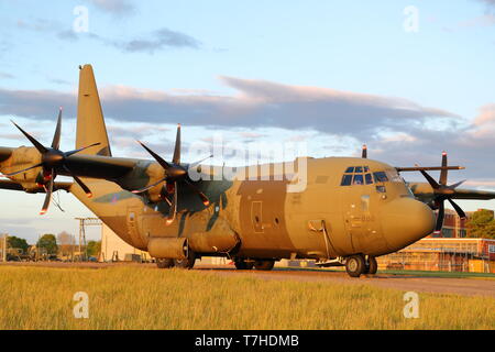 RAF Lockheed C-130J Hercules ZH888 a Abingdon Aria & Paese mostrano riprese notturne, Abingdon, Regno Unito Foto Stock