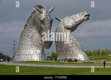 L'iconico Kelpies, gigantesche statue di cavalli a Falkirk, Scozia Foto Stock