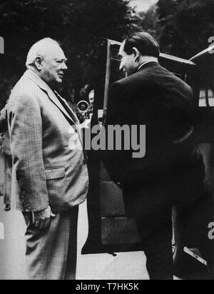 Il Primo Ministro Winston Churchill con il Primo ministro francese Pierre Mendez-France presso il Chartwell, Agosto 1954 Foto Stock