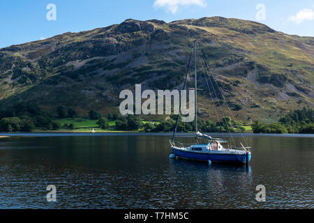 Vista su Ullswater dal St Patrick's Boat Landing nel Lake District National Park, Cumbria, Inghilterra, Regno Unito Foto Stock