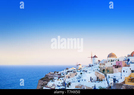 Santorini nella luce del mattino. Grecia landmark Foto Stock