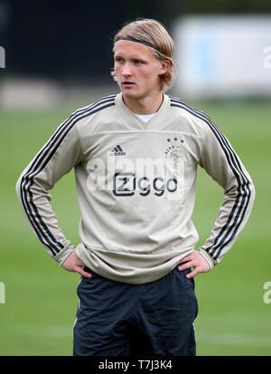 Ajax è Kasper Dolberg durante una sessione di formazione a Toekomst Allenamento, Amsterdam. Foto Stock