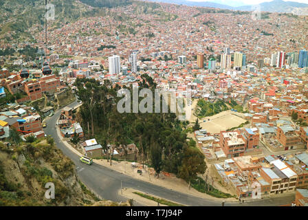 Splendida vista aerea di La Paz la capitale della Bolivia come si vede dal Mi Teleferico funivia Foto Stock