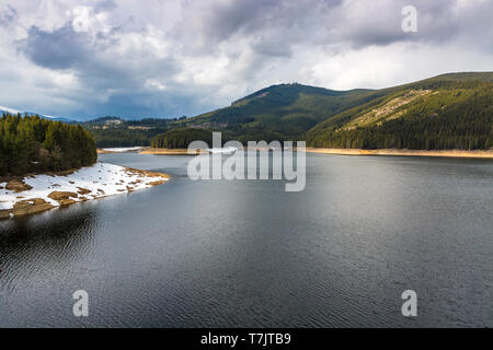 Il lago di Oasa serbatoio acqua, Transilvania, Romania Foto Stock