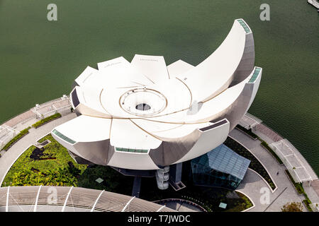 Una veduta aerea della ArtScience Museum, Singapore, Sud-est asiatico Foto Stock