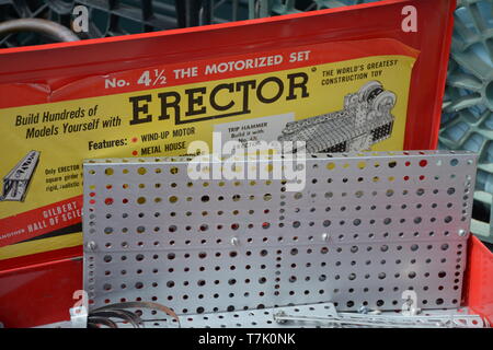 Erector set di apprendimento set giocattolo per bambini e ragazzi per assemblare e giocare per divertimento con gli amici Foto Stock