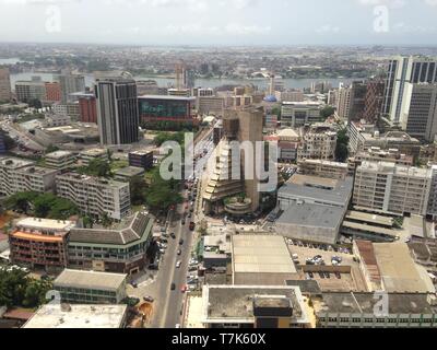 Città di Abidjan da sky girato dall'edificio Foto Stock